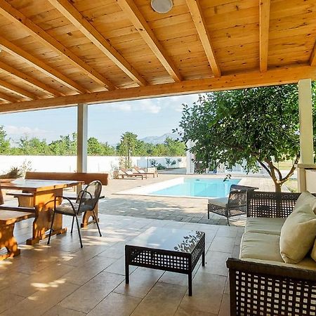 Villa Legacy Krusvar Ngoại thất bức ảnh