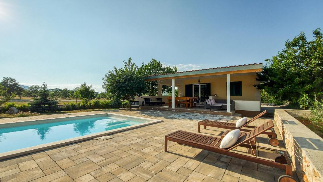 Villa Legacy Krusvar Ngoại thất bức ảnh