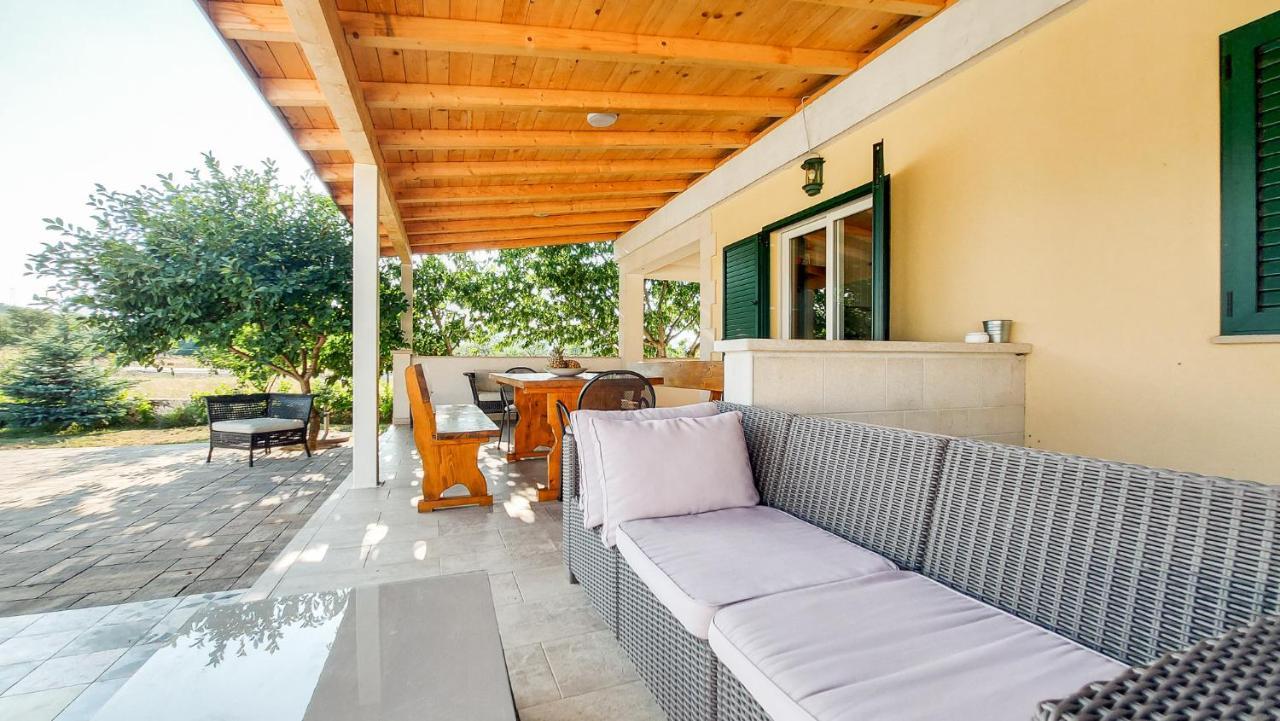 Villa Legacy Krusvar Ngoại thất bức ảnh