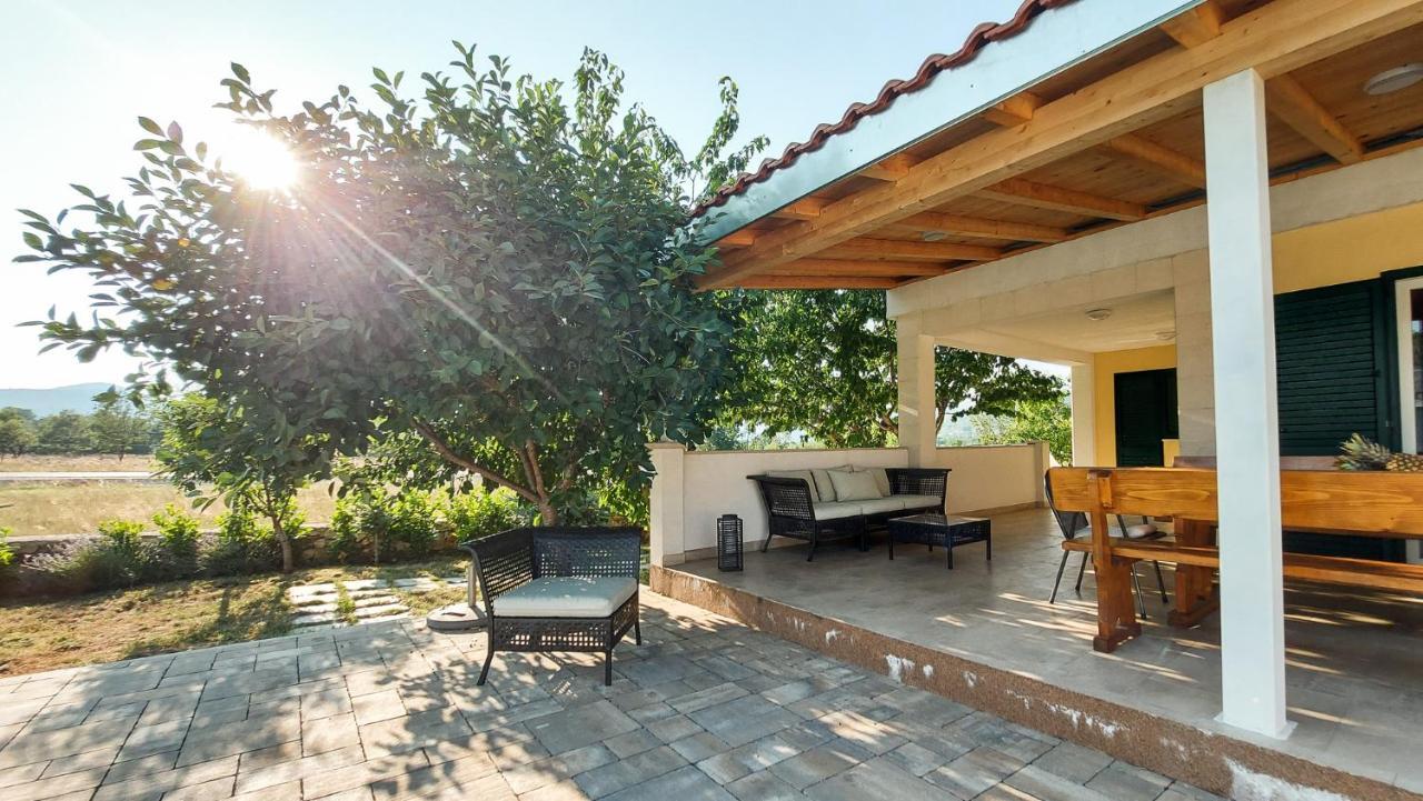 Villa Legacy Krusvar Ngoại thất bức ảnh
