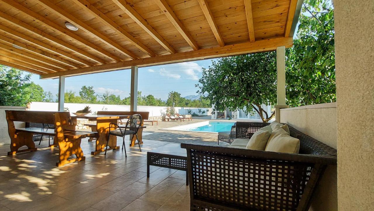 Villa Legacy Krusvar Ngoại thất bức ảnh