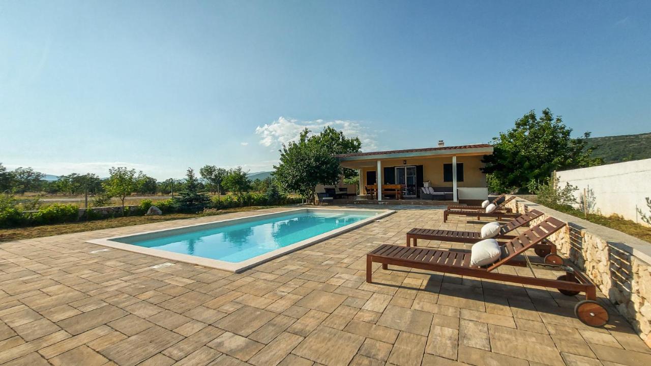 Villa Legacy Krusvar Ngoại thất bức ảnh