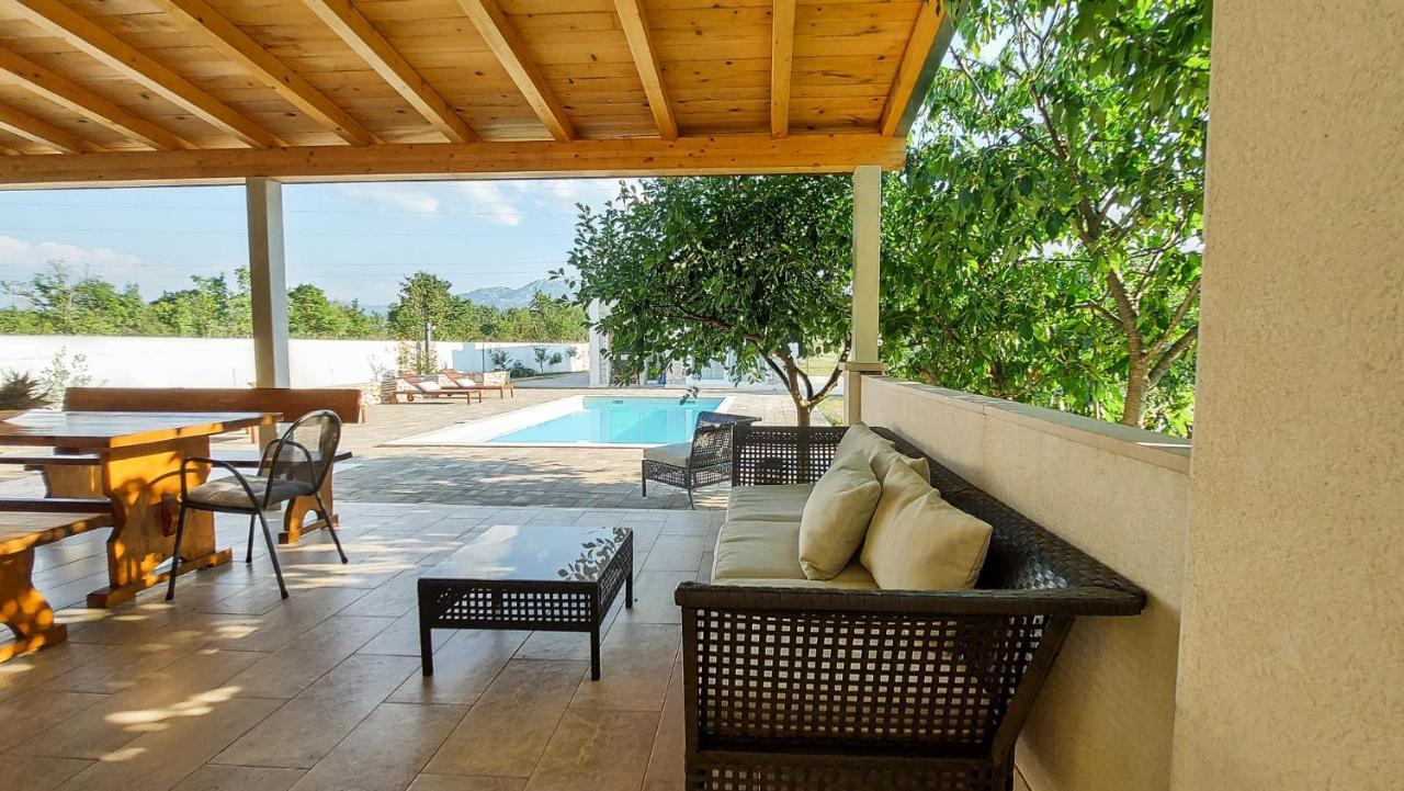 Villa Legacy Krusvar Ngoại thất bức ảnh