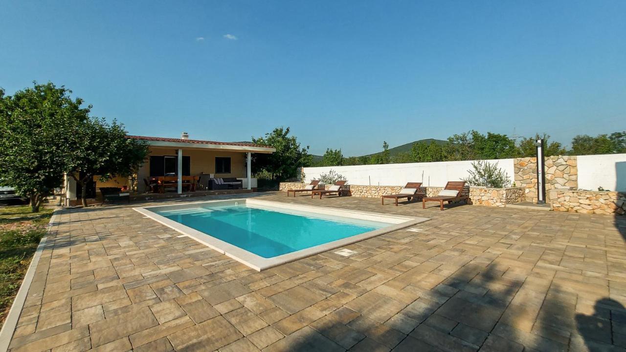 Villa Legacy Krusvar Ngoại thất bức ảnh
