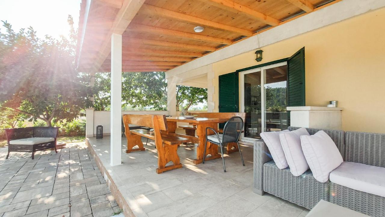 Villa Legacy Krusvar Ngoại thất bức ảnh