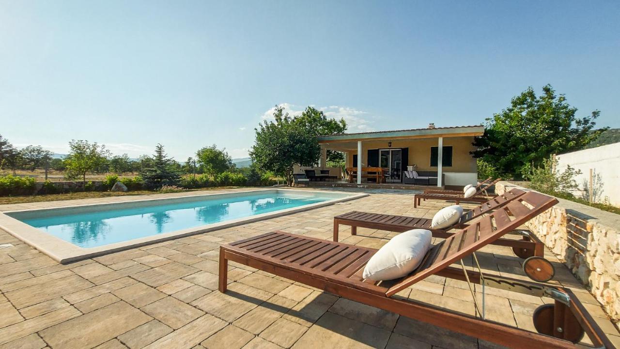 Villa Legacy Krusvar Ngoại thất bức ảnh
