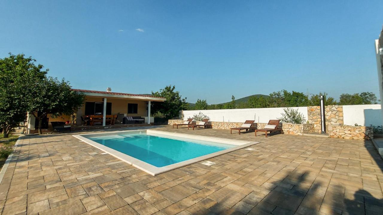 Villa Legacy Krusvar Ngoại thất bức ảnh